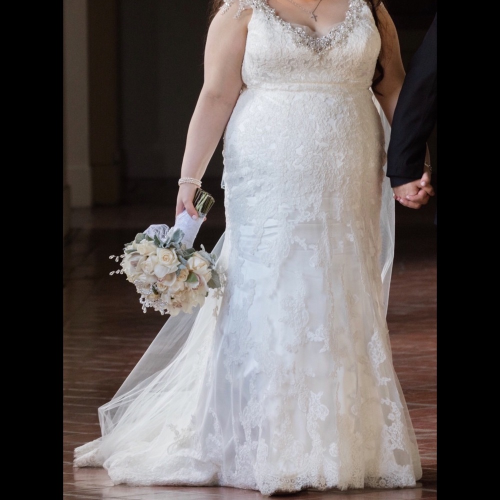 Maggie Sottero wedding gown size 22.